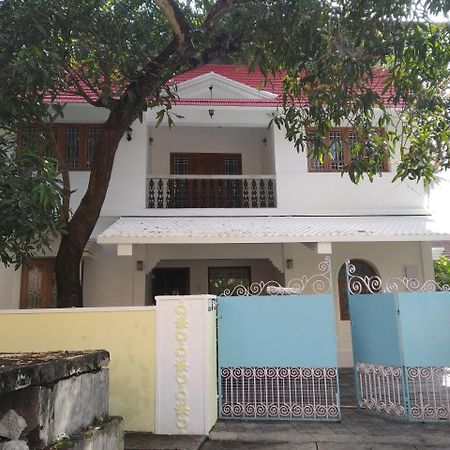 Casa Feliz Bed and Breakfast Fort Kochi Exteriör bild