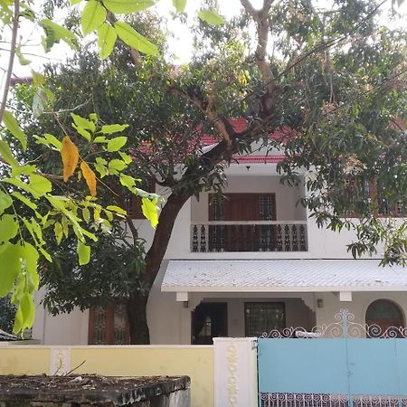 Casa Feliz Bed and Breakfast Fort Kochi Exteriör bild