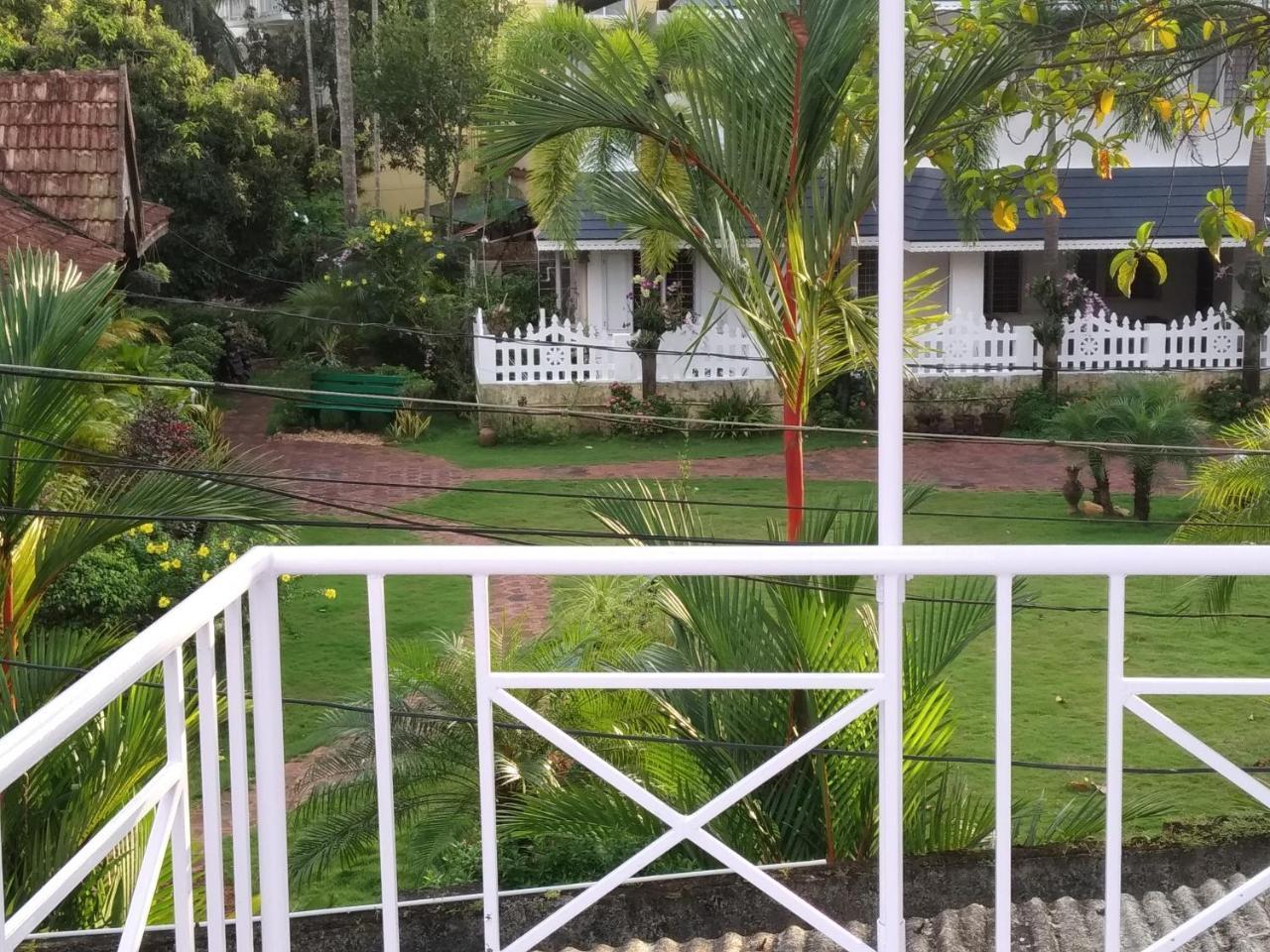 Casa Feliz Bed and Breakfast Fort Kochi Exteriör bild