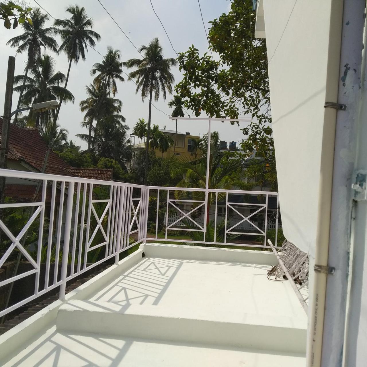 Casa Feliz Bed and Breakfast Fort Kochi Exteriör bild